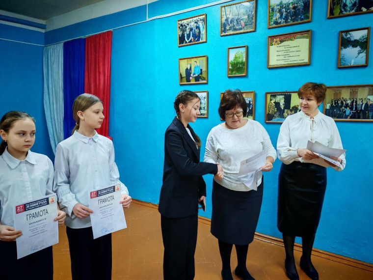 В школе состоялась торжественная линейка.